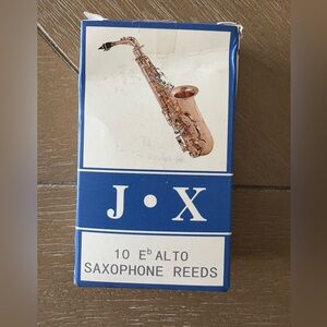 J X Reeds New includes 5 reeds